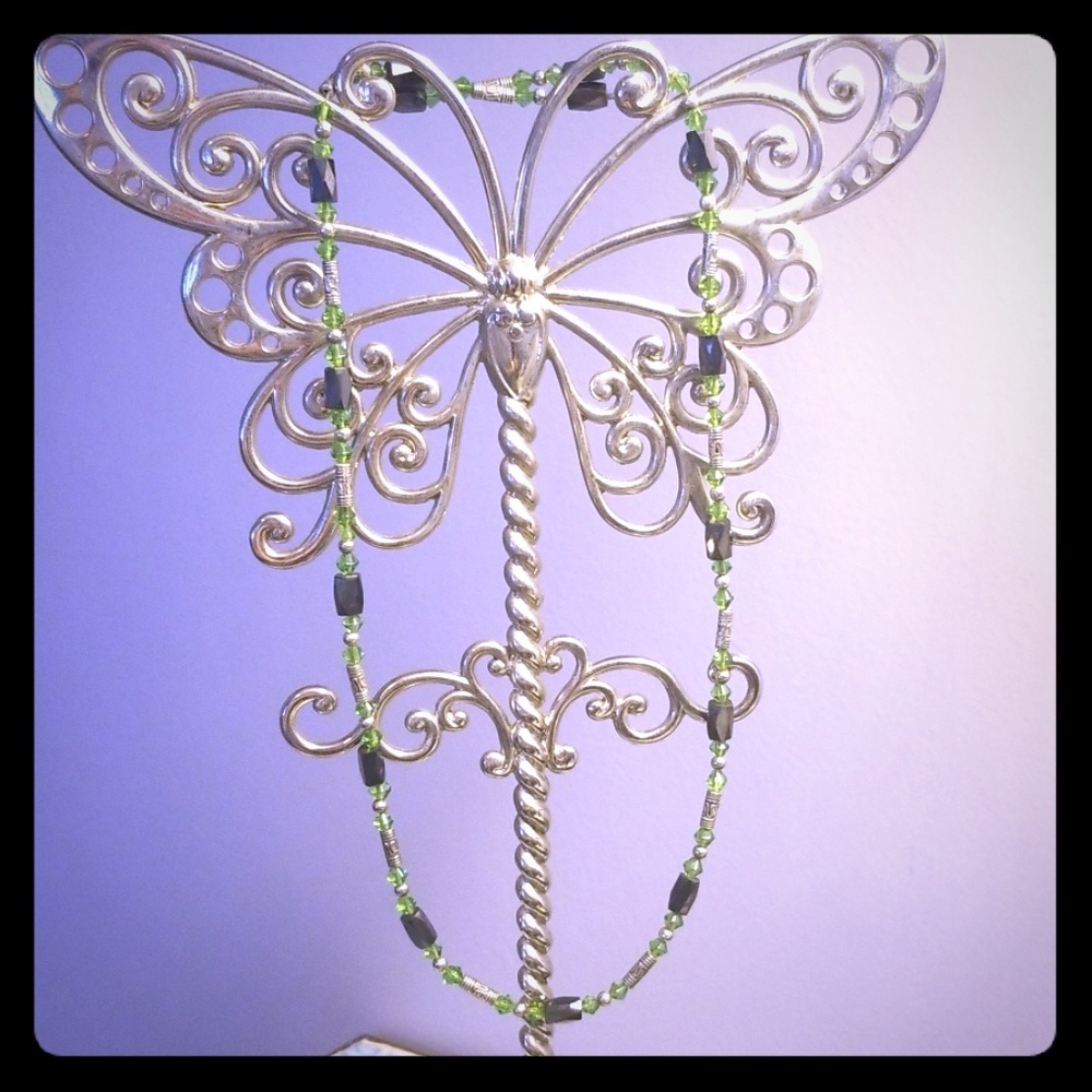 Magnetic beaded necklace/bracelet